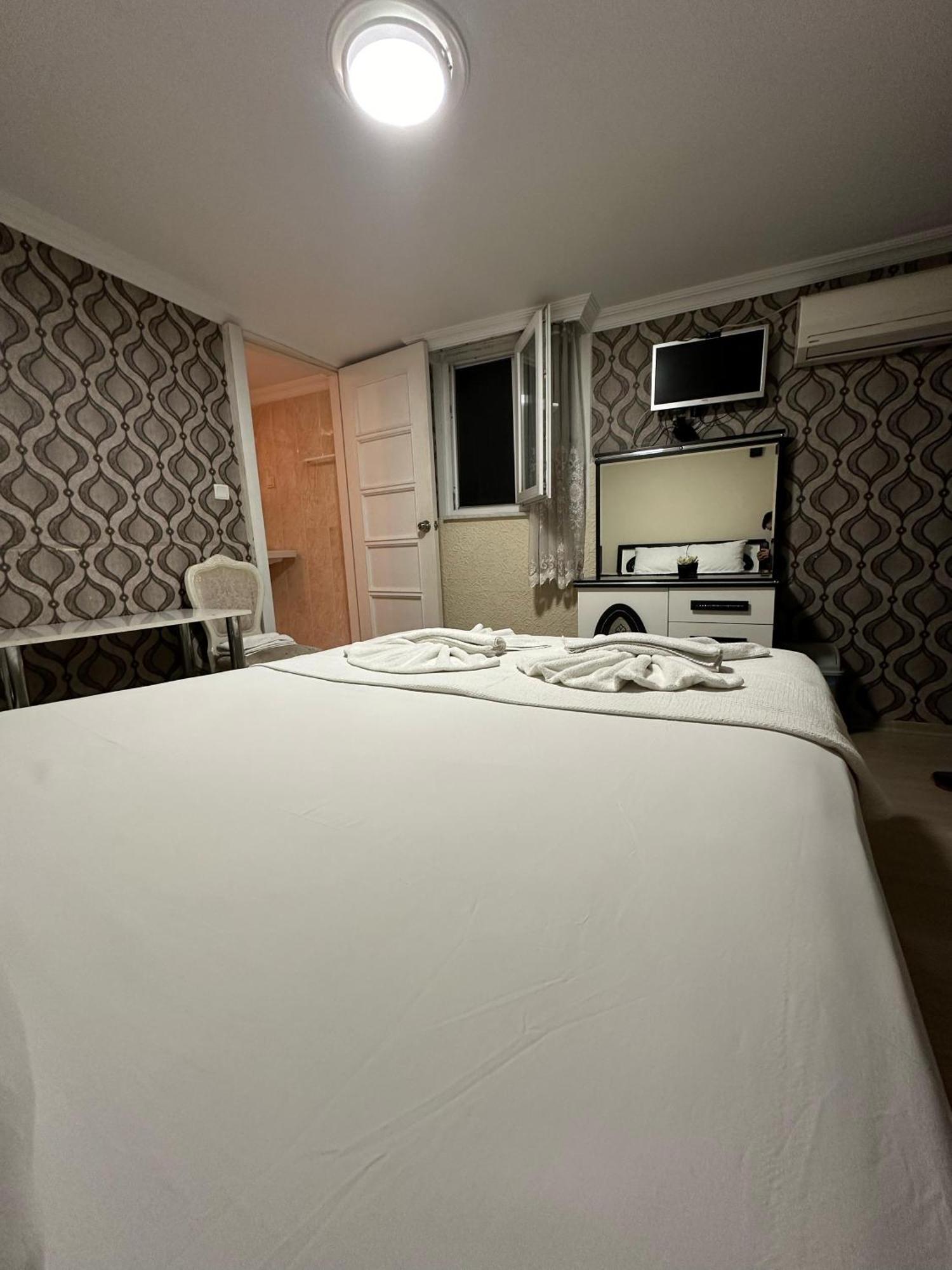 Sophia Studio Apart